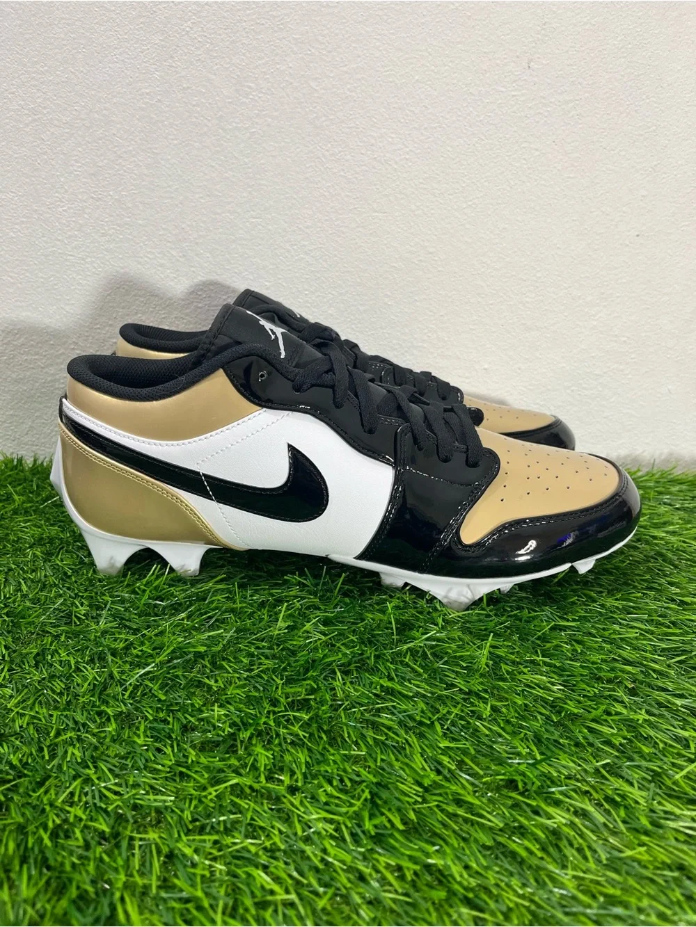 Nike Jordan 1 Low Football cleat FJ6245-701 Metallic Gold Black White size 13